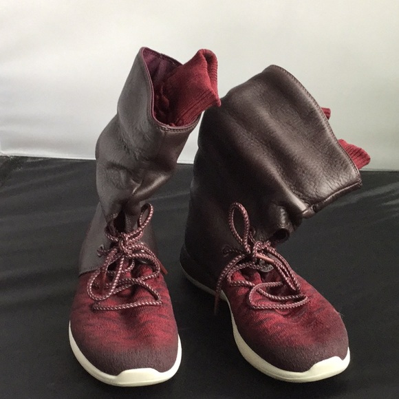 Nike Roche Hi Flyknit Boots 7 - Picture 1 of 5